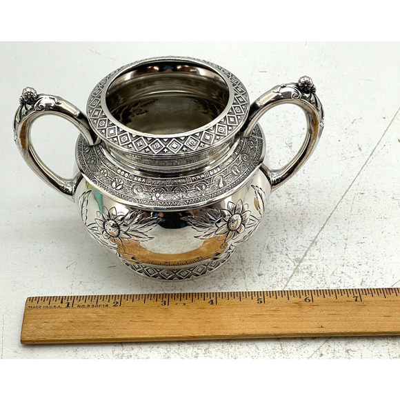 Middletown Plate Co. Quadrupleplate Silver Sugar Canister w/ Handle 1041 - Picture 9 of 9